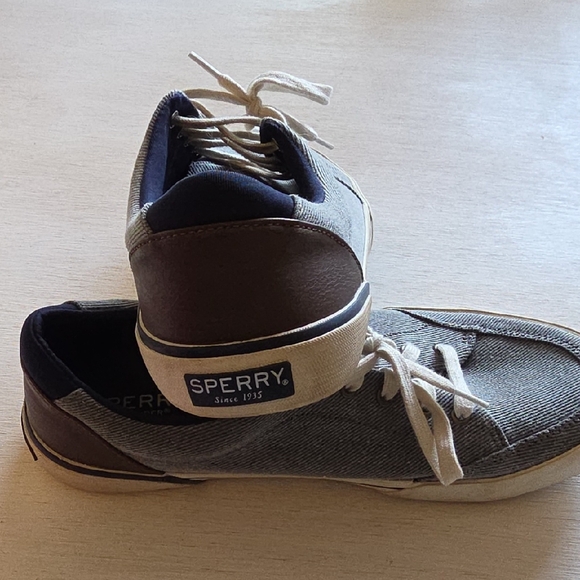 Sperry‎ Sneakers in Gray and Brown - Picture 2 of 4
